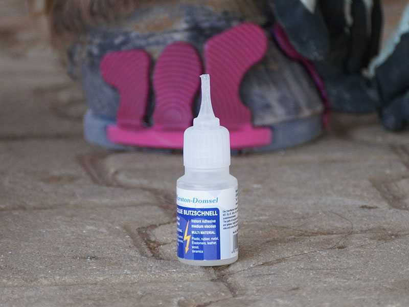 MD Glue Blitzschnell for fast gluing on the hoof