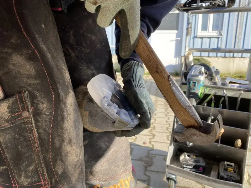 Clavando la herradura compuesta económica, el modelo Basic