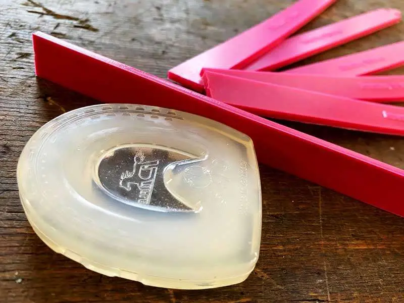 pink colored strips and a plastic horseshoe for ponies