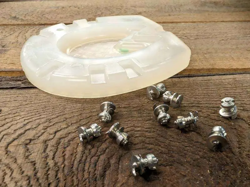 placa base para un herraje pegado y spikes para una Protección anti-deslizante adicional