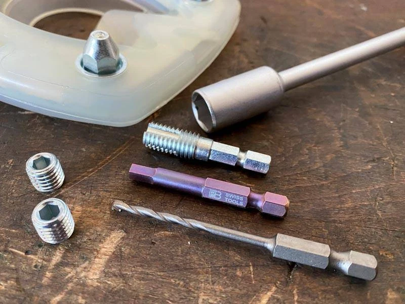 Horseshoes for show jumping, studs, and accessories for stud replacement