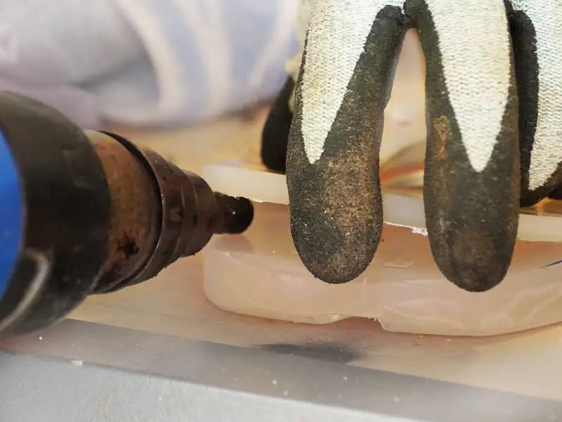 Spot welding the wedge pad onto a plastic horseshoe