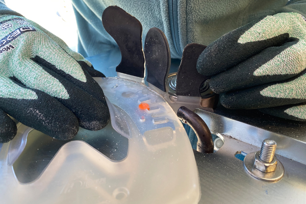 Plastic-Welding Glue-On Tabs Wolf Busch to a Duplo Horseshoe with a Welding Device Plastic-Welding Glue-On Tabs Wolf Busch to a Duplo Horseshoe with a Welding Device