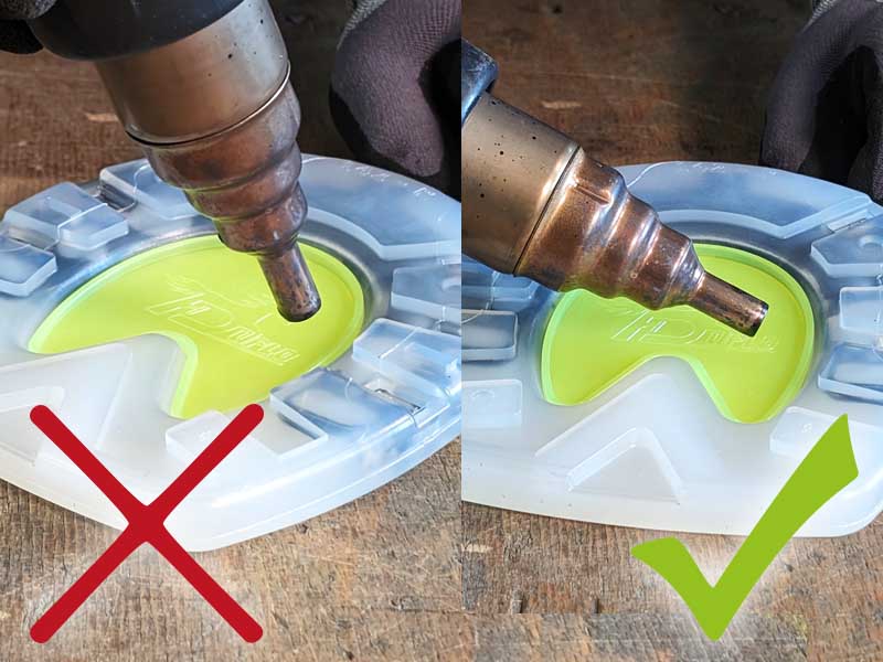 demonstration of the right angle when plastic welding the hoof sole protector into the horseshoe