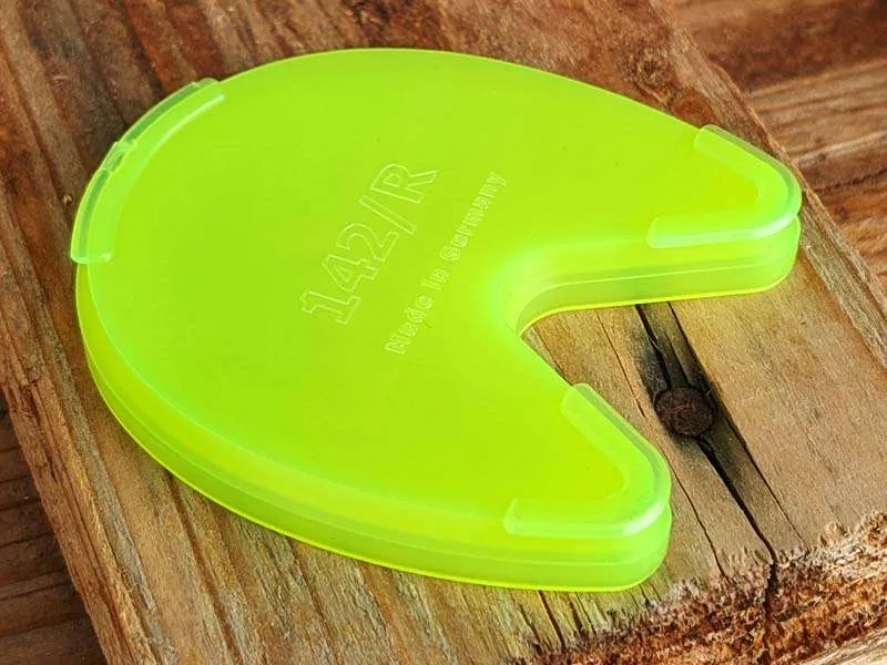 el protector de suela para cerrar la abertura en herraduras compuestas y de poliuretano