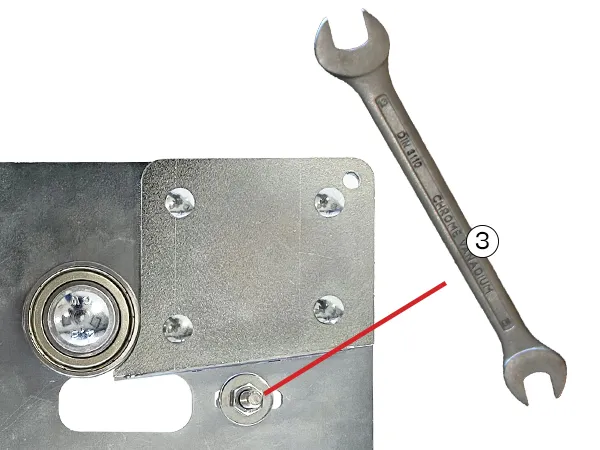 Imagen informativa sobre la correcta colocación de la pistola de aire caliente en la placa de soldadura utilizando una llave fija doble.
