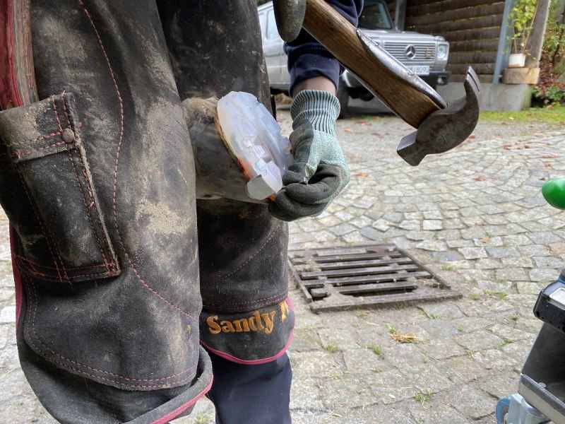 Nailing an alternative hoof protection with quarter clips