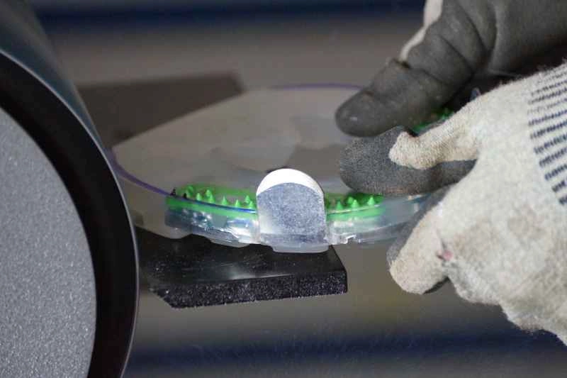 Adapting an alternative hoof protection to the hoof size